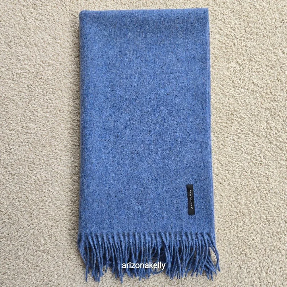 NWOT Banana Republic Wool Scarf Blue With Black Speckles
